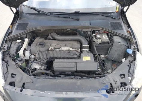 2013 Volvo S60 T5 z USA, uszkodzony, nr VIN YV1612FS4D2227482